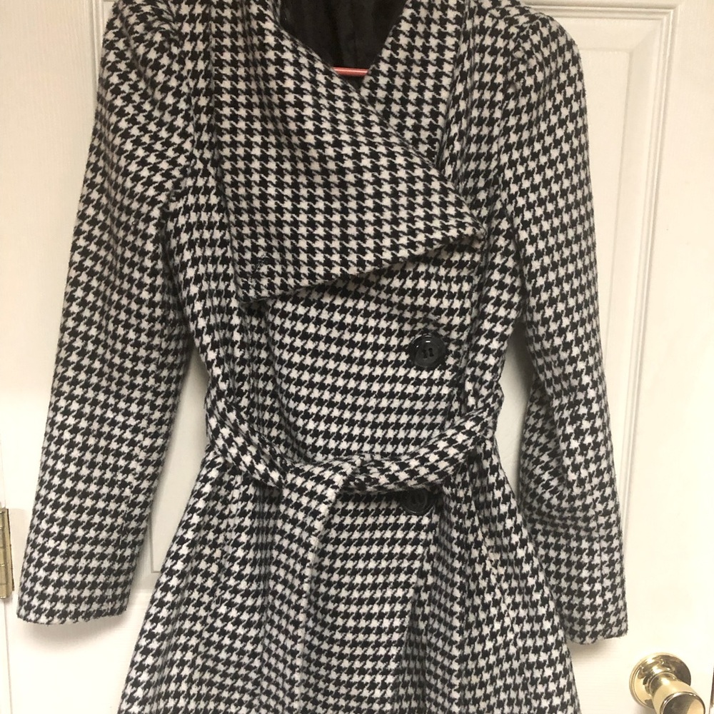 Love stitch, size women’s Small. Black and white peacoat. EUC
